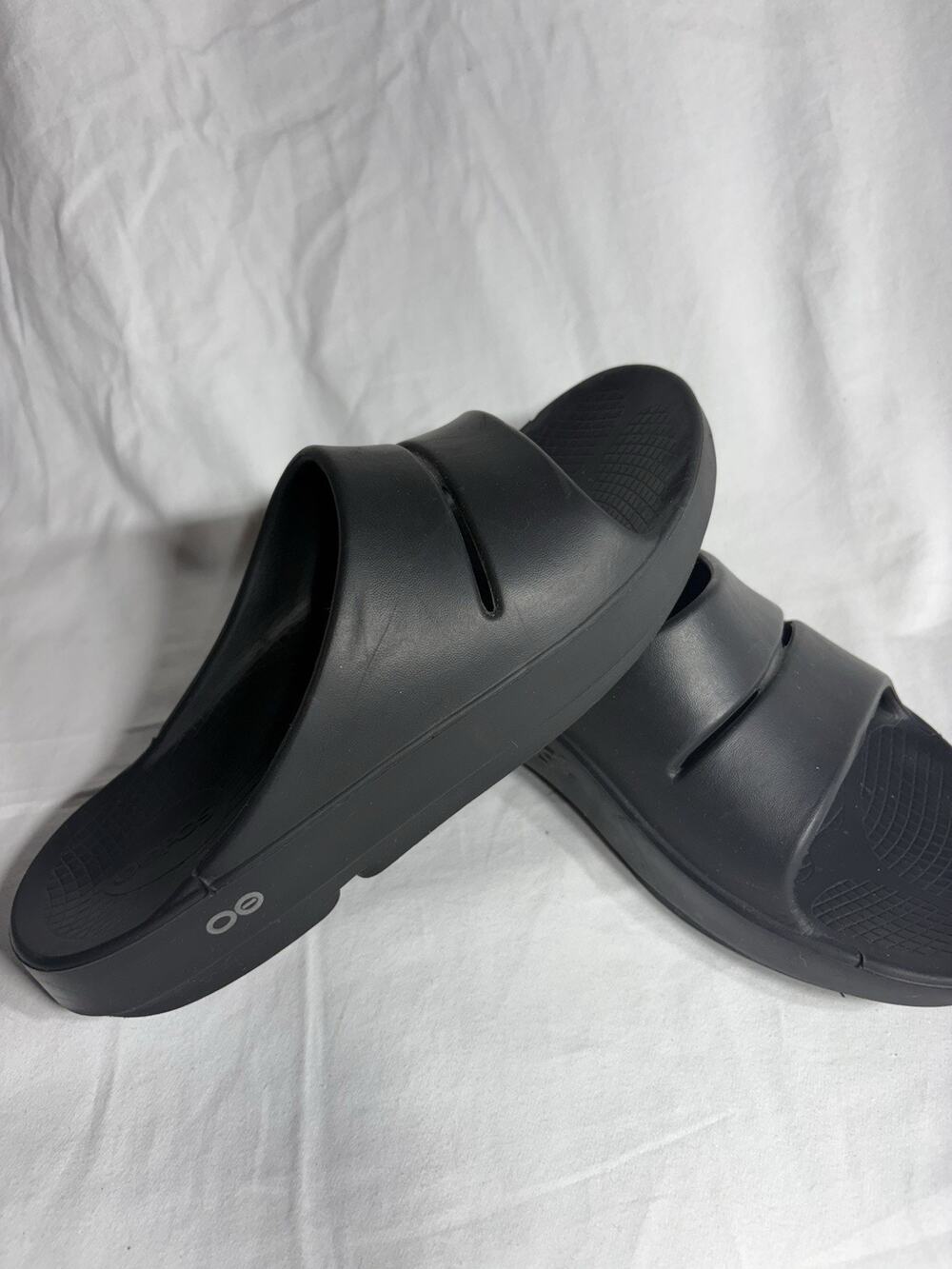 OOFOs Black Unisex Slide Sandals Size M8/W10